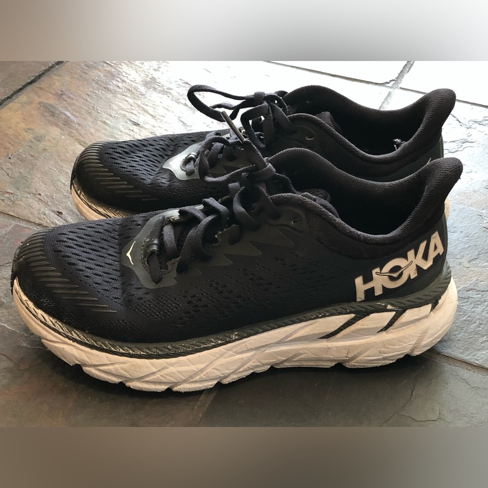 Black Hoka One One size 6 women’s shoes.